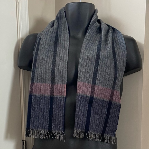 Glengarry by Currie 70% wool, 30% viscose grey, blue, pink fringed scarf. Used. - Picture 6 of 8